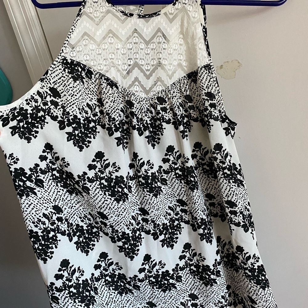 Black and white tank top with cute opening in the back